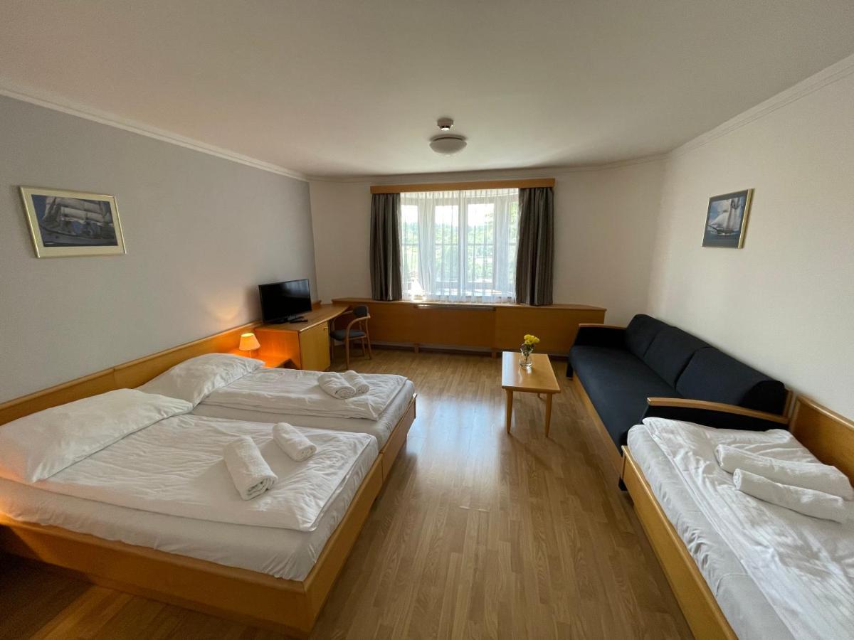 Hotel Laguna & Restaurant 3*