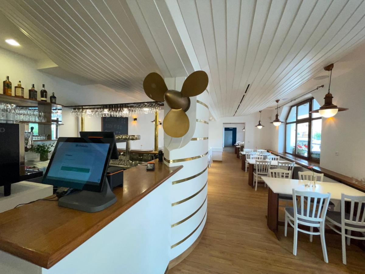 Hotel Laguna & Restaurant 3*